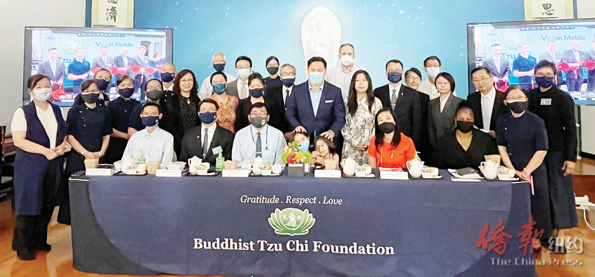 Tzu Chi's Mobile Vision Clinic Provides Free Services to School Children