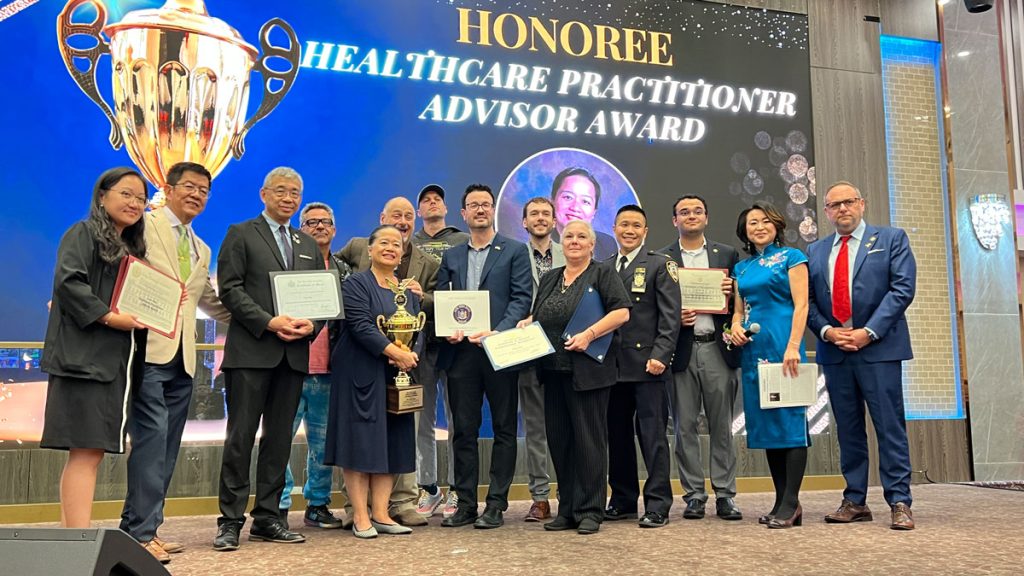 CAIPA Latest News - CAIPA Members Qingliang Tony Wang and Lisa Eng Honored for Community Services 亞美醫師協會會員王慶良與伍少玲獲嘉獎